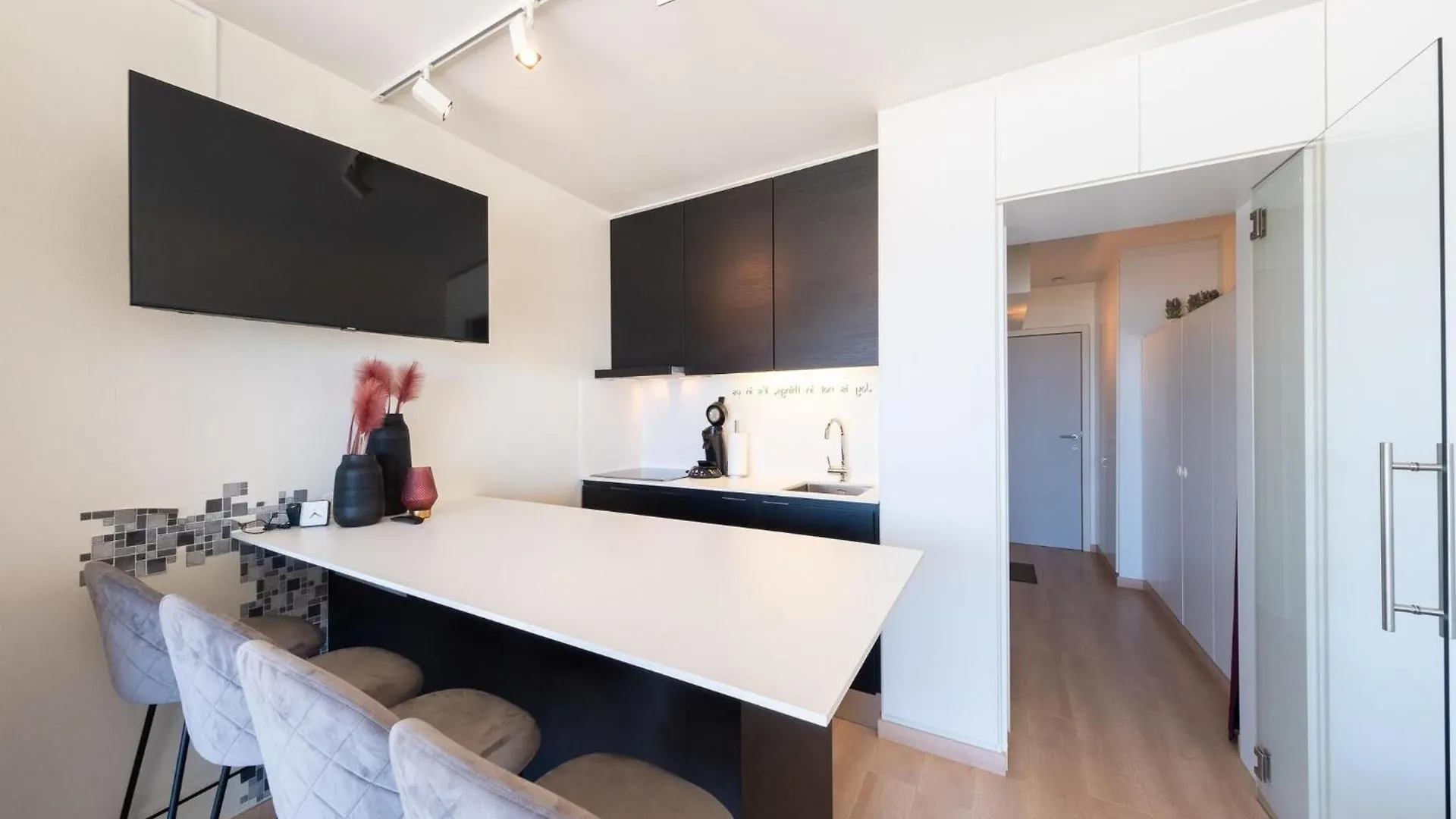Lovely Apartment With Sea-Views Middelkerke
